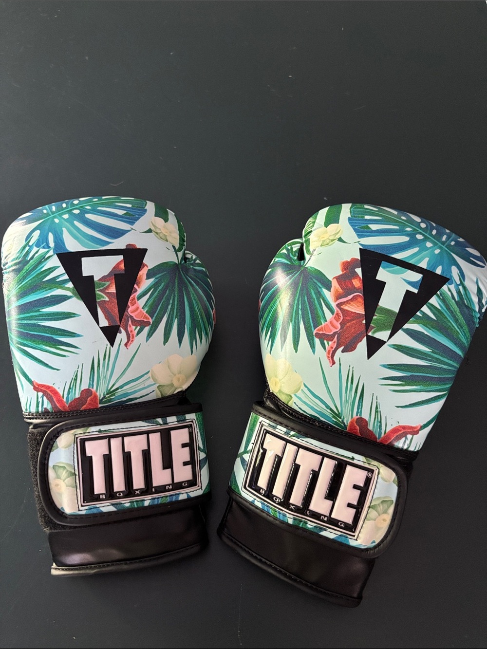 TITLE Boxing Women's Tropical Print Boxing Gloves - Green Floral